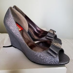 Nina Veleria- YG Pewter Refined Sparkling Wedges, Size 9.5, never worn